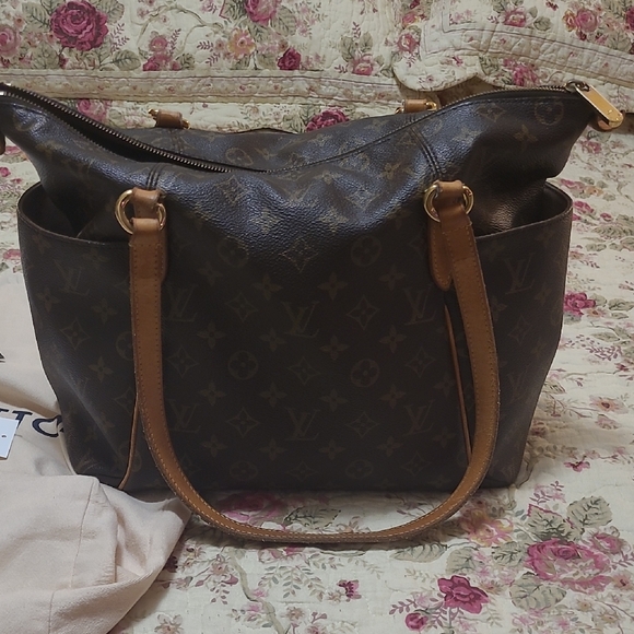 Louis Vuitton Handbags - Louis Vuitton Dark Brown totally mm Monogram Shoulder Bag